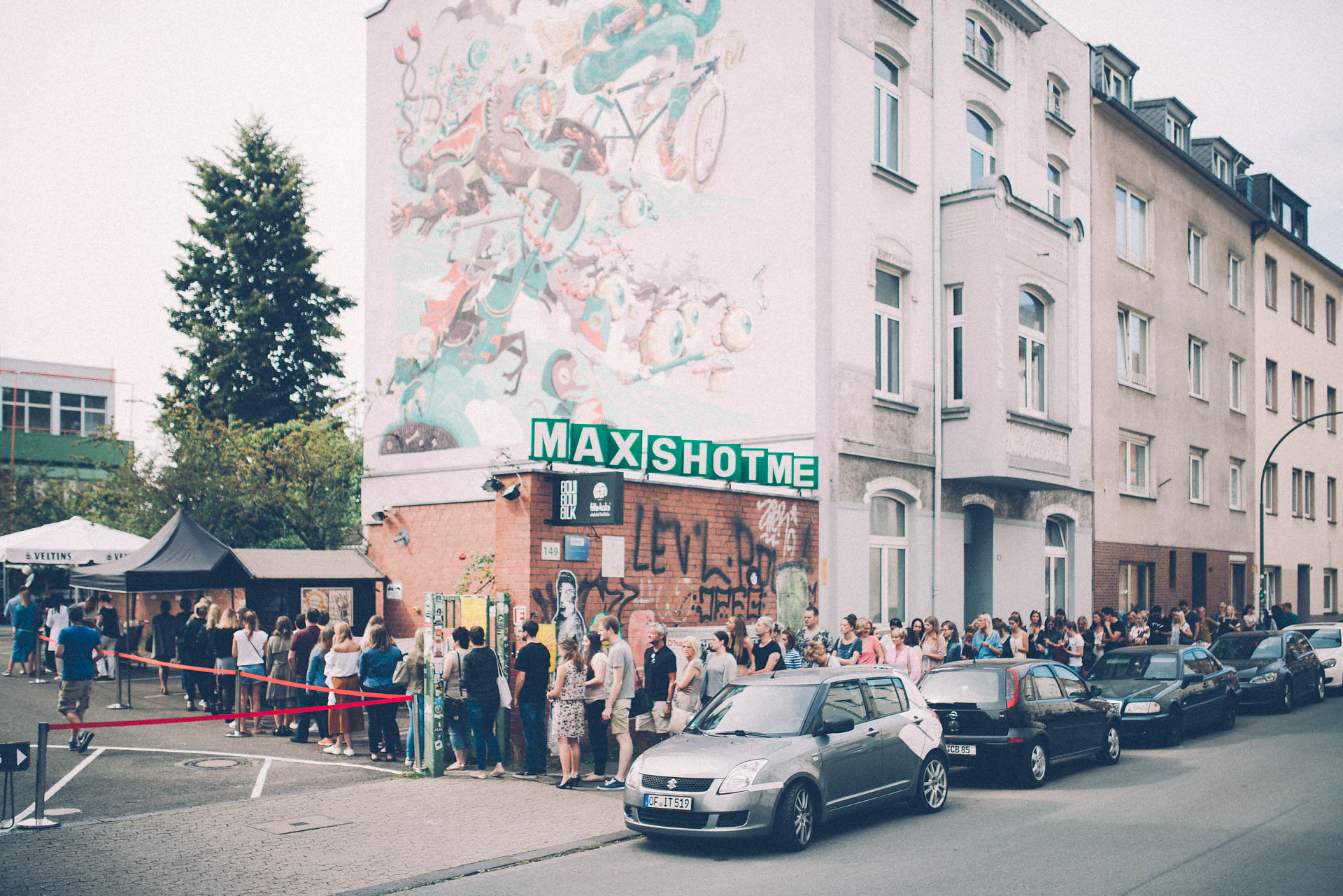 warteschlange beim duesseldorfer fashionyard 